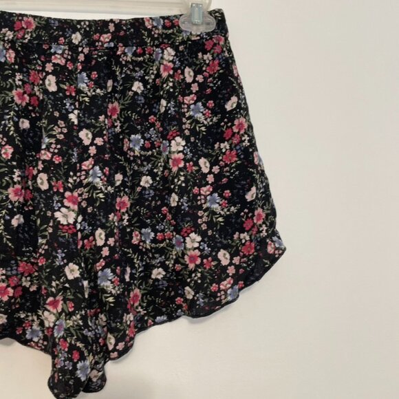 AMERICAN EAGLE AE Tulip Runner Shorts Black Pink Floral Pull On Drawstring Flowy - Picture 15 of 16